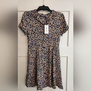 Calvin Klein Front button dress. Size Small. Nwt